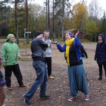Ulkoleikkejä Changemaker-viikonlopussa Nummijärvellä