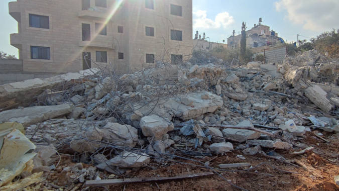 Palestiinalaisasukkaiden tuhottu talo.