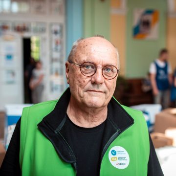 Jouni Hemberg vihreä liivi päällään.