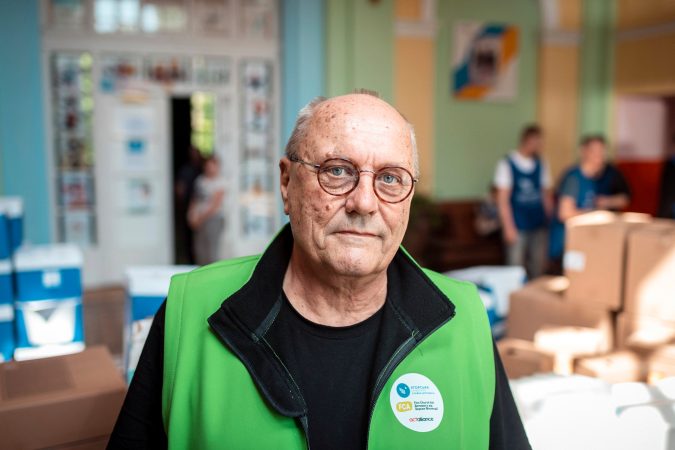 Jouni Hemberg vihreä liivi päällään.