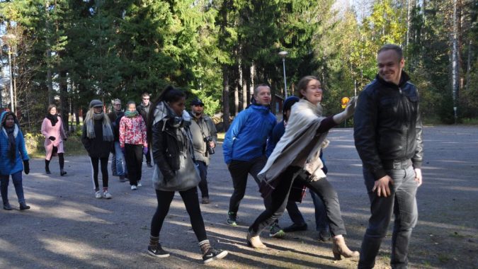 Ulkoilussa turvauduttiin hyväksi havaittuuun peiliin.