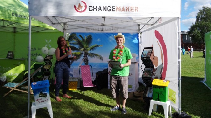 Vapaaehtoiset Changemaker-teltassa