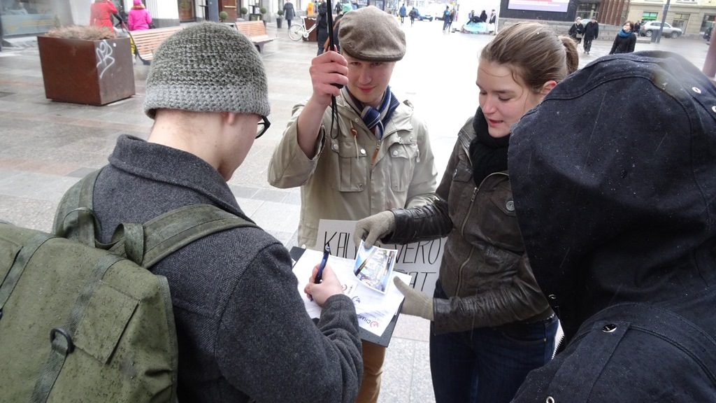 Changemakerin kampanjatempaus Oulussa 13.4.2014.