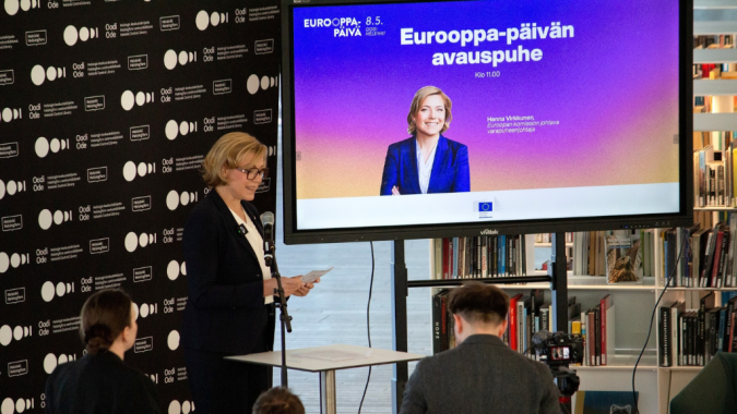 Henna Virkkunen pitämässä puheenvuoroa Oodin Eurooppa-päivässä