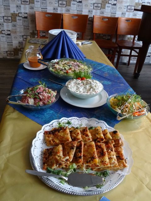 Paikallisryhmäpäivän lounasantimia ravintola Pikku-Iitassa.