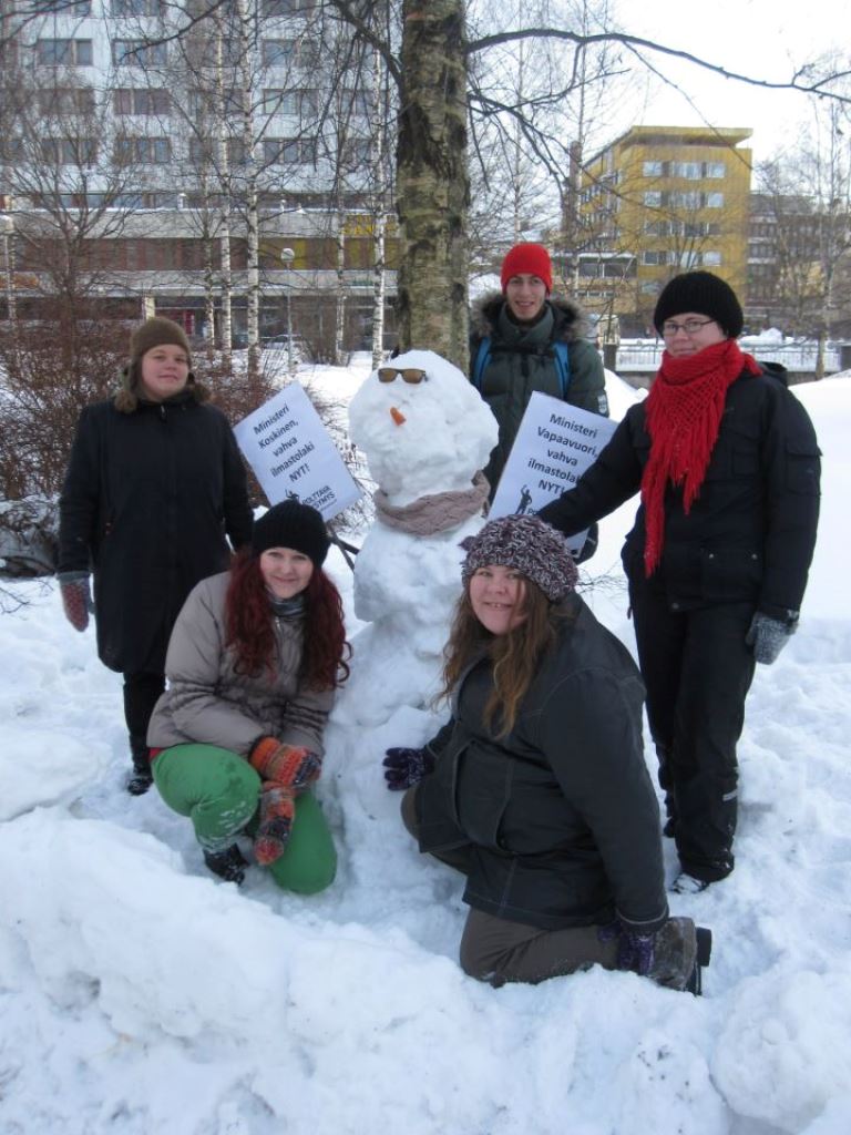 Oulun Changemakerin lumiukkotempaus 12.2.2013