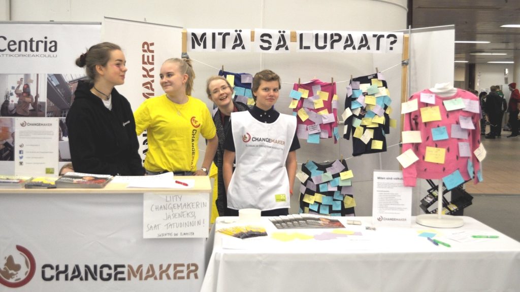 Changemakerin ständillä oli reippaita vapaaehtoisia Espoosta.