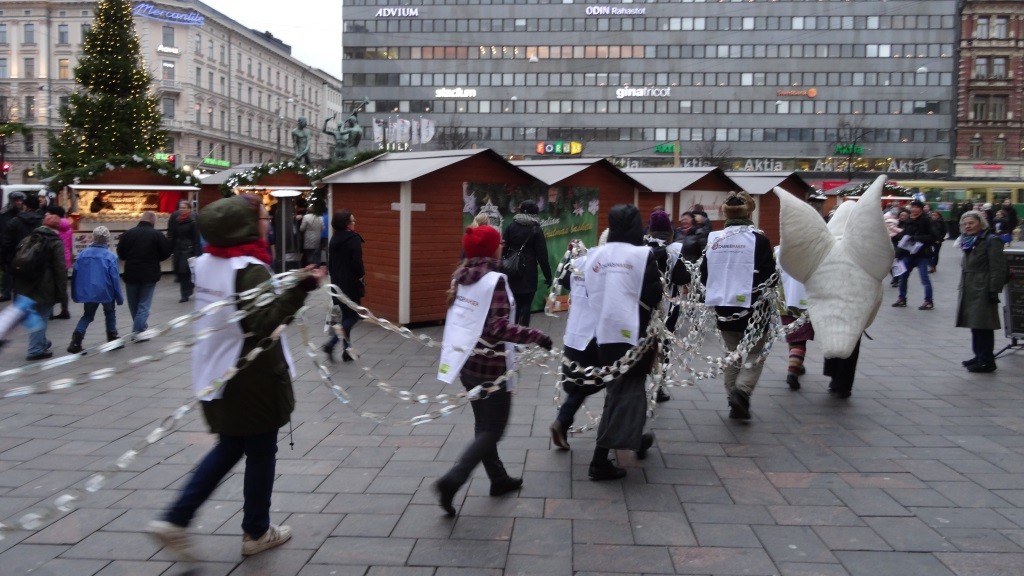 Kolmen Sepän aukiolla oli joulutunnelmaa.