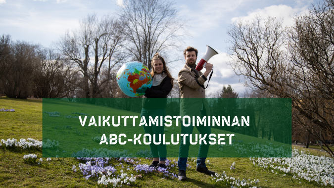 Kaksi Changemaker-vapaaehtoista, joilla on käsissään maapallo ja megafoni. Tekstilaatikossa lukee vaikuttamistoiminnan abc-koulutukset.